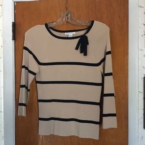 ♥️ Beige and Black Stripe top with a black bow you can tie
